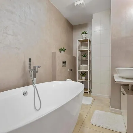 Urban Elegance Retreat Апартаменты