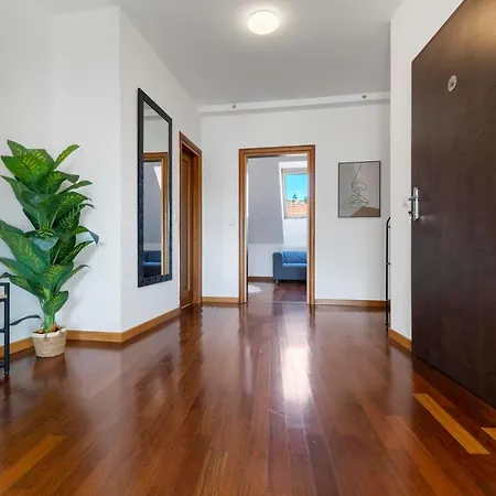 Urban Elegance Retreat Апартаменты